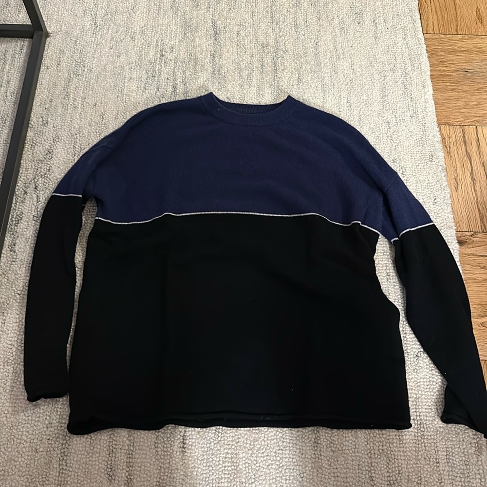 Velvet lightweight 100% cashmere sweater. Black and blue. Good condition.